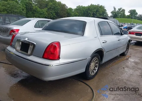 2002 Lincoln Town Car Signature из США, поврежденный, VIN 1LNHM82W72Y629486